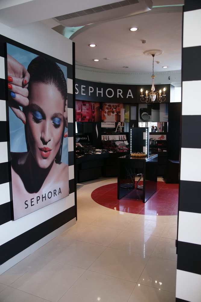 Портфолио торгового оборудования и мебели Магазин косметики "Sephora" рис. 1