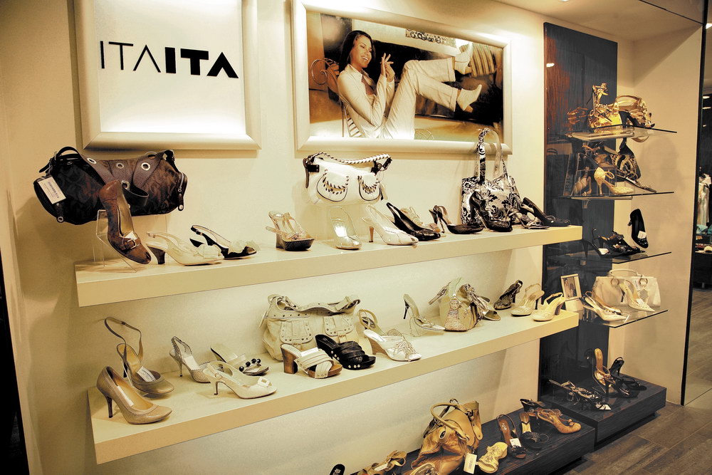 Портфолио торгового оборудования и мебели Магазин обуви "Itaita" рис. 2