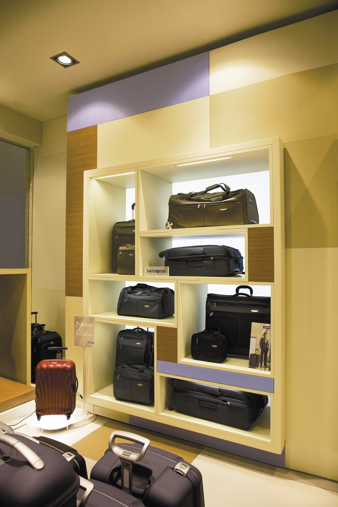 Портфолио торгового оборудования и мебели Магазин сумок и чемоданов рис. 5