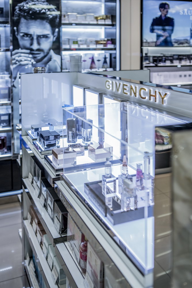 Портфолио торгового оборудования и мебели Duty Free "Givenchy" рис. 3