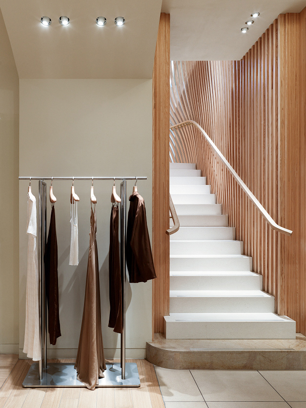 Нержавеющая сталь в бутиках премиум-класса