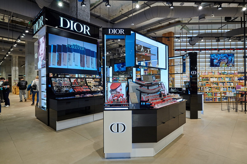 Портфолио торгового оборудования и мебели ТЦ Метрополис "Dior" рис. 1