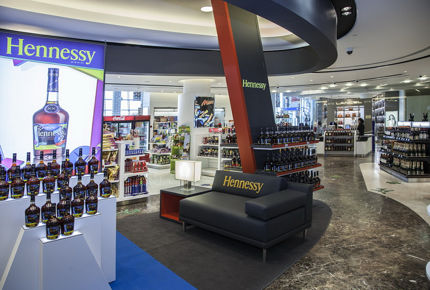 Портфолио торгового оборудования и мебели Duty Free "Hennessy" рис. 6