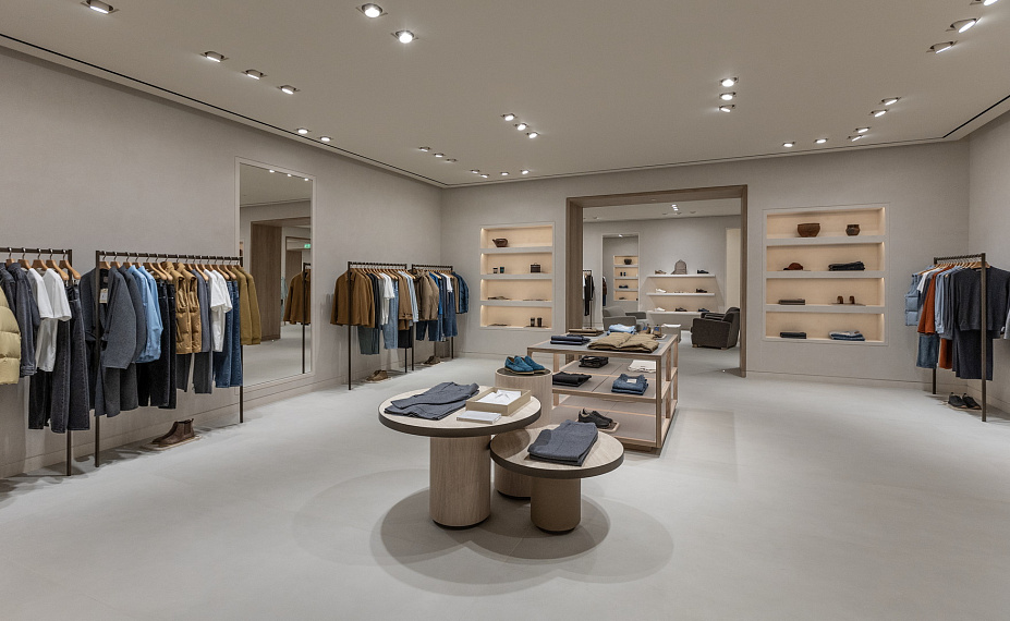 Портфолио торгового оборудования и мебели "12 STOREEZ" ТЦ "Авиапарк" рис. 3