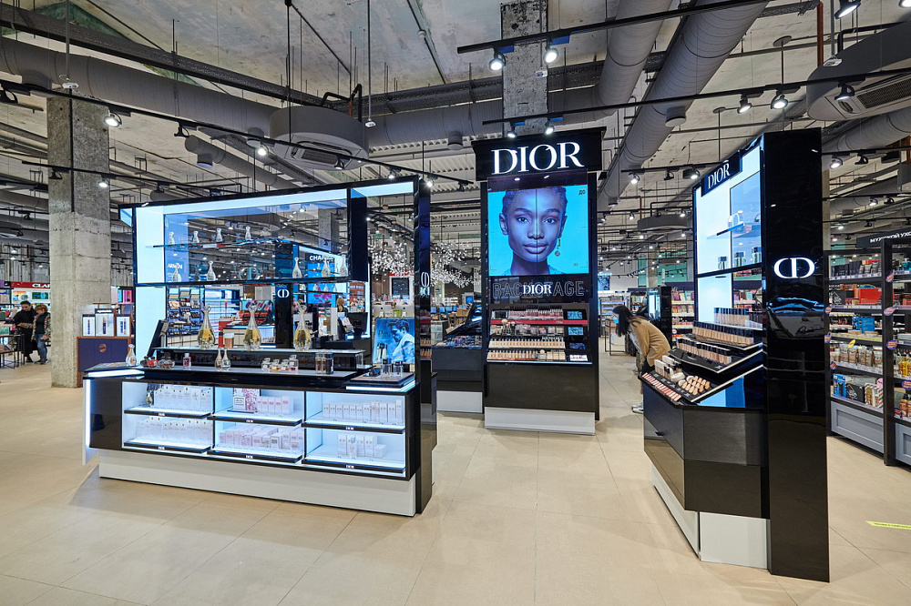 Портфолио торгового оборудования и мебели ТЦ Метрополис "Dior" рис. 3