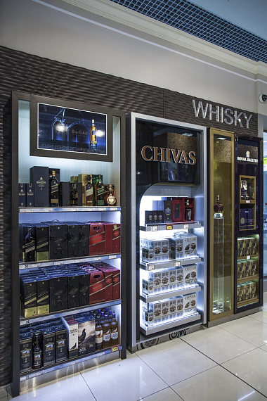 Портфолио торгового оборудования и мебели Duty Free "Chivas" рис. 4