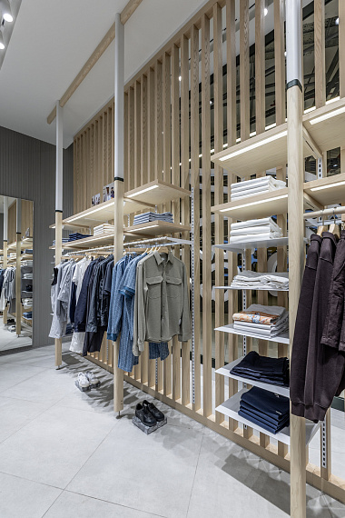 Портфолио торгового оборудования и мебели "LACOSTE"  ТРК "Европолис Ростокино" рис. 2
