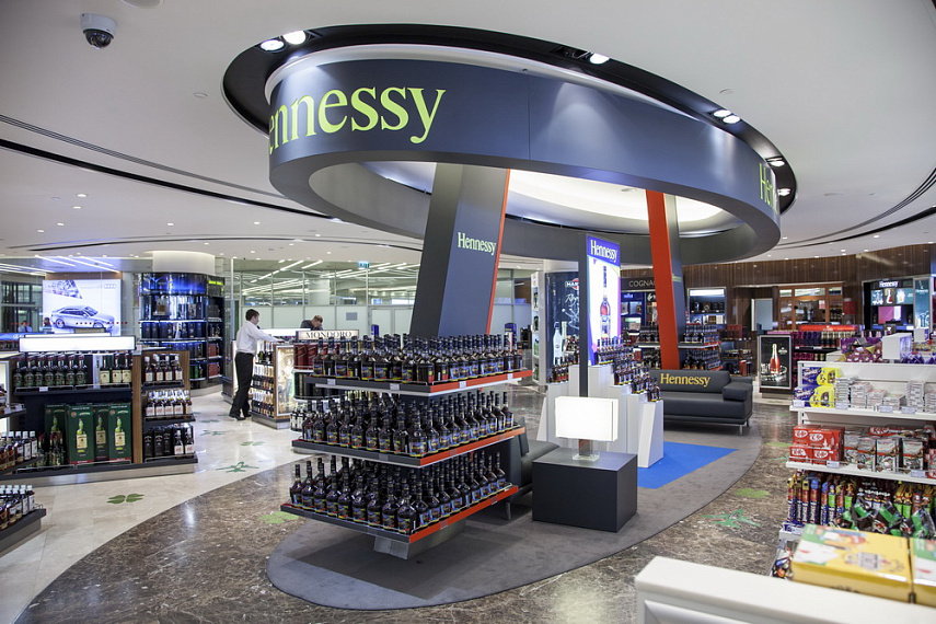 Портфолио торгового оборудования и мебели Duty Free "Hennessy" рис. 1