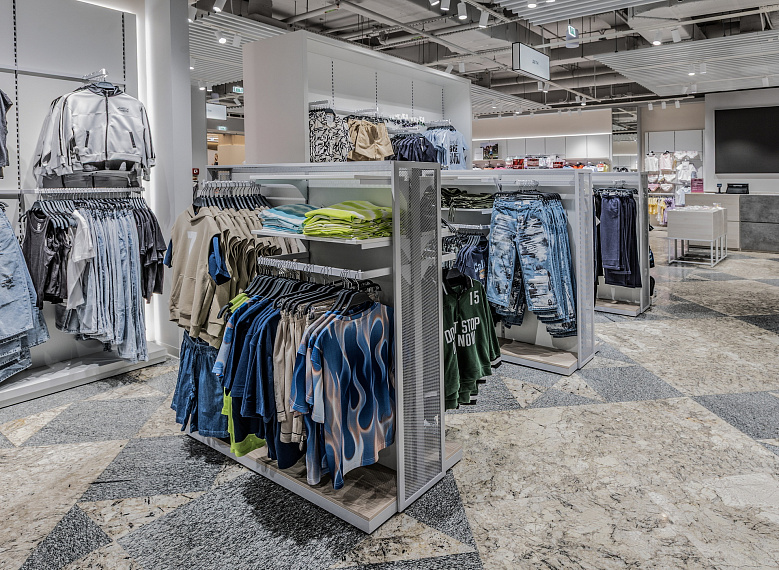 Портфолио торгового оборудования и мебели "GLORIA JEANS" Центральный Детский Магазин рис. 10
