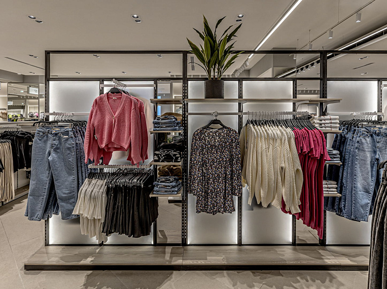 Портфолио торгового оборудования и мебели "Gloria Jeans" ТРЦ РИО рис. 17