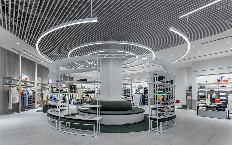 Портфолио торгового оборудования и мебели "LACOSTE"  ТРК "Европолис Ростокино" рис. 1