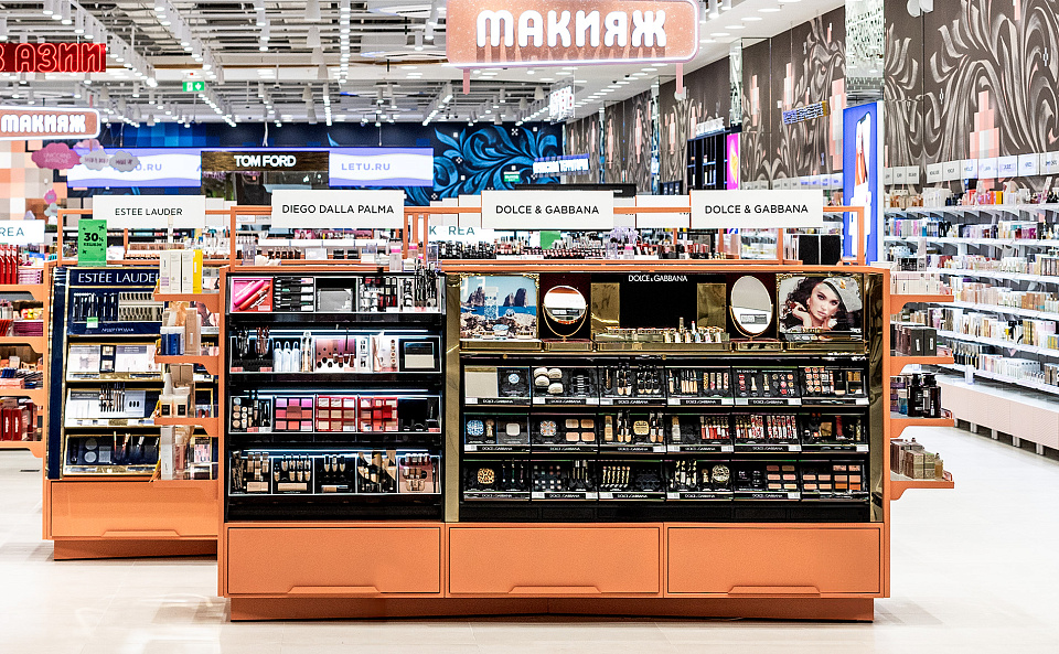 Порошковая окраска придаёт торговому оборудованию насыщенный цвет и повышенную защиту.