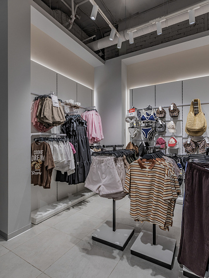 Портфолио торгового оборудования и мебели "GLORIA JEANS" Центральный Детский Магазин рис. 14