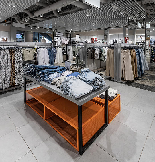 Портфолио торгового оборудования и мебели "GLORIA JEANS" Центральный Детский Магазин рис. 16