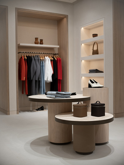 Портфолио торгового оборудования и мебели "12 STOREEZ" ТЦ "Авиапарк" рис. 30