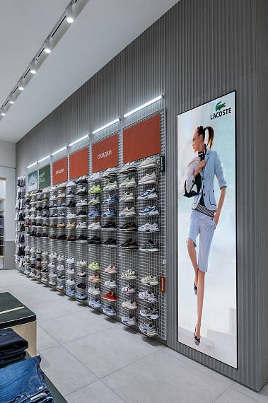Портфолио торгового оборудования и мебели "LACOSTE"  ТРК "Европолис Ростокино". Full picture.