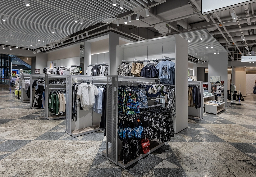 Портфолио торгового оборудования и мебели "GLORIA JEANS" Центральный Детский Магазин. Full picture.