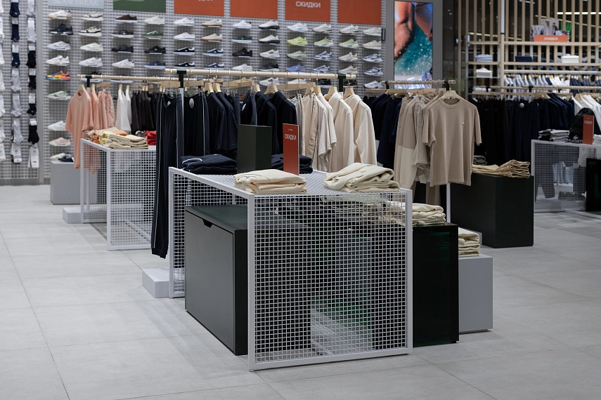 Портфолио торгового оборудования и мебели "LACOSTE"  ТРК "Европолис Ростокино". Full picture.
