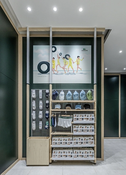 Портфолио торгового оборудования и мебели "LACOSTE"  ТРК "Европолис Ростокино". Full picture.