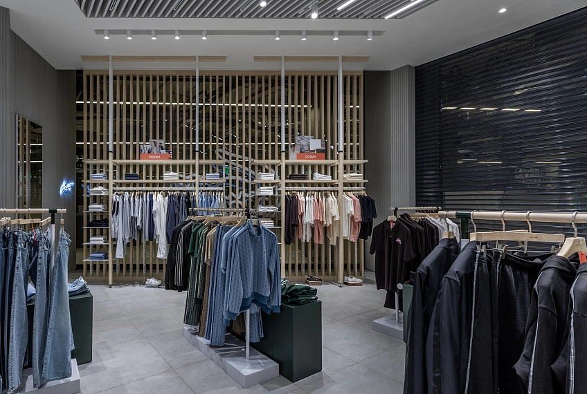 Портфолио торгового оборудования и мебели "LACOSTE"  ТРК "Европолис Ростокино". Full picture.
