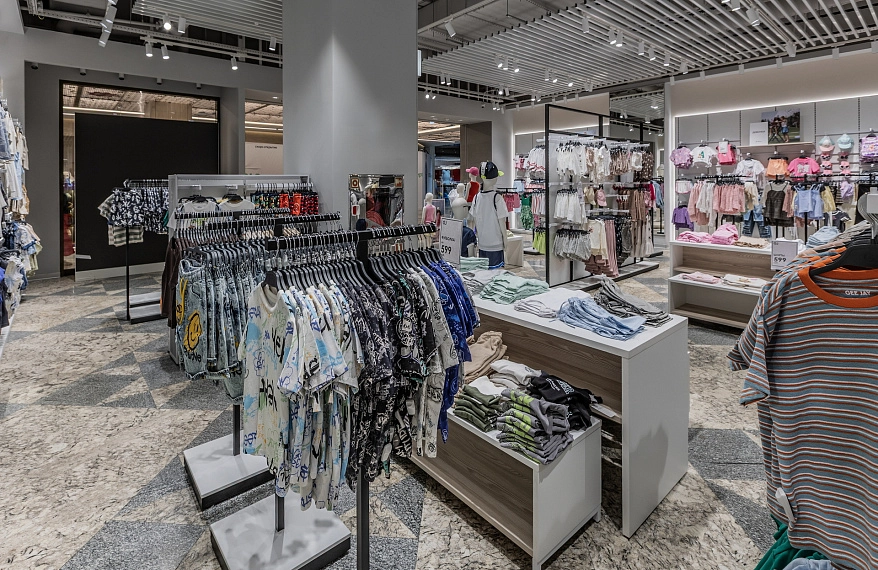 Портфолио торгового оборудования и мебели "GLORIA JEANS" Центральный Детский Магазин. Full picture.