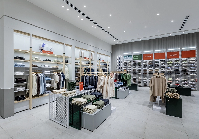 Портфолио торгового оборудования и мебели "LACOSTE"  ТРК "Европолис Ростокино". Full picture.