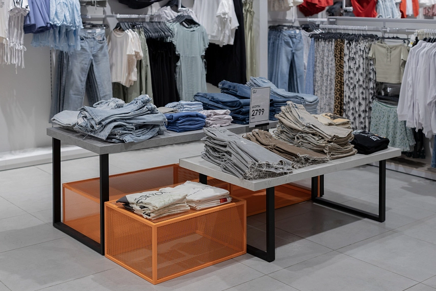Портфолио торгового оборудования и мебели "GLORIA JEANS" Центральный Детский Магазин. Full picture.